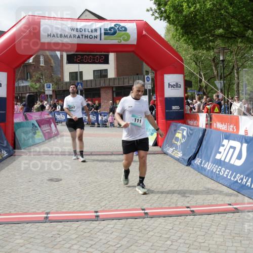 10.05.2026 - 8. Wedeler Halbmarathon Yannick Fuchs http://msf.ph/oto/9736097 10.05.2026 12:00:00 Ziel 103, 111, 793 meine-sportfotos.de