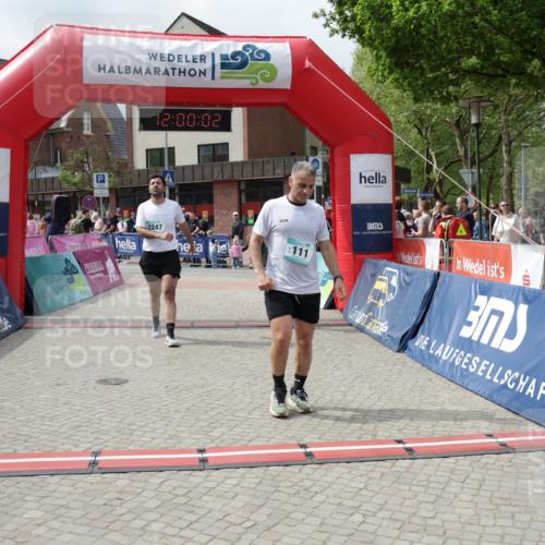 10.05.2026 - 8. Wedeler Halbmarathon Yannick Fuchs http://msf.ph/oto/9736098 10.05.2026 12:00:00 Ziel 103, 111, 793 meine-sportfotos.de