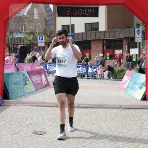 10.05.2026 - 8. Wedeler Halbmarathon Yannick Fuchs http://msf.ph/oto/9736100 10.05.2026 12:00:02 Ziel 103, 111 meine-sportfotos.de
