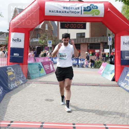 10.05.2026 - 8. Wedeler Halbmarathon Yannick Fuchs http://msf.ph/oto/9736104 10.05.2026 12:00:03 Ziel 103, 111 meine-sportfotos.de