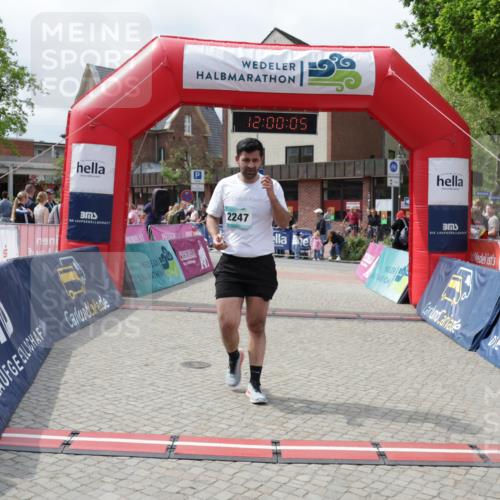 10.05.2026 - 8. Wedeler Halbmarathon Yannick Fuchs http://msf.ph/oto/9736105 10.05.2026 12:00:03 Ziel 103, 111 meine-sportfotos.de