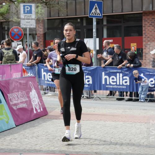 10.05.2026 - 8. Wedeler Halbmarathon Yannick Fuchs http://msf.ph/oto/9736136 10.05.2026 12:00:18 Ziel 72, 557, 820 meine-sportfotos.de