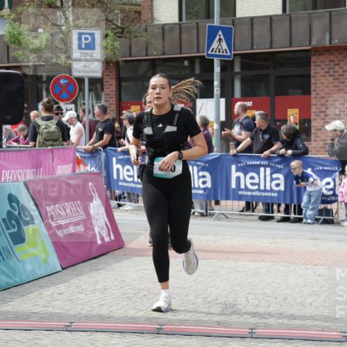 10.05.2026 - 8. Wedeler Halbmarathon Yannick Fuchs http://msf.ph/oto/9736137 10.05.2026 12:00:19 Ziel 72, 557, 820 meine-sportfotos.de