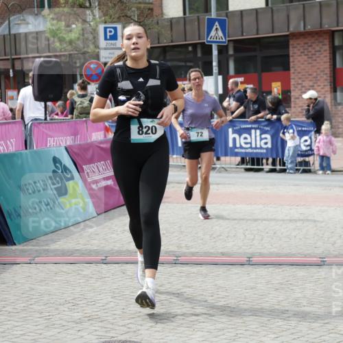 10.05.2026 - 8. Wedeler Halbmarathon Yannick Fuchs http://msf.ph/oto/9736141 10.05.2026 12:00:20 Ziel 72, 820 meine-sportfotos.de