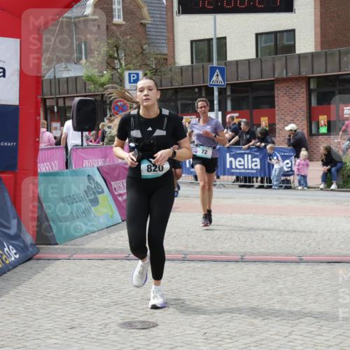 10.05.2026 - 8. Wedeler Halbmarathon Yannick Fuchs http://msf.ph/oto/9736142 10.05.2026 12:00:20 Ziel 72, 820 meine-sportfotos.de