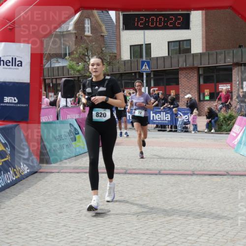 10.05.2026 - 8. Wedeler Halbmarathon Yannick Fuchs http://msf.ph/oto/9736143 10.05.2026 12:00:20 Ziel 72, 820 meine-sportfotos.de