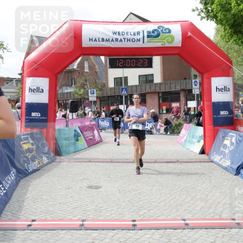 10.05.2026 - 8. Wedeler Halbmarathon Yannick Fuchs http://msf.ph/oto/9736150 10.05.2026 12:00:21 Ziel 72, 820 meine-sportfotos.de