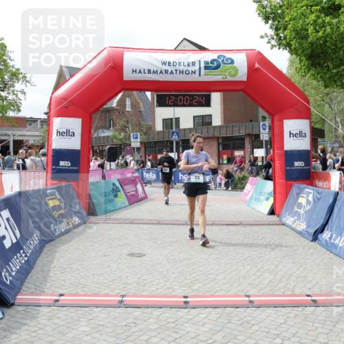 10.05.2026 - 8. Wedeler Halbmarathon Yannick Fuchs http://msf.ph/oto/9736152 10.05.2026 12:00:22 Ziel 72, 820, 867 meine-sportfotos.de