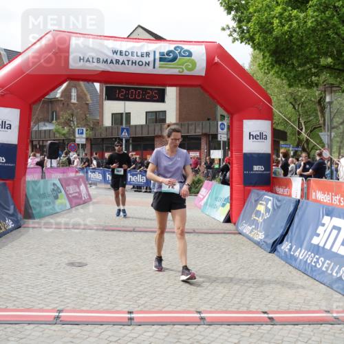10.05.2026 - 8. Wedeler Halbmarathon Yannick Fuchs http://msf.ph/oto/9736153 10.05.2026 12:00:23 Ziel 72, 820, 867 meine-sportfotos.de