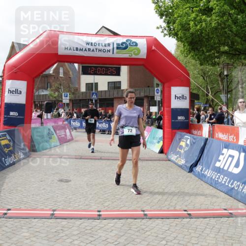 10.05.2026 - 8. Wedeler Halbmarathon Yannick Fuchs http://msf.ph/oto/9736154 10.05.2026 12:00:23 Ziel 72, 820, 867 meine-sportfotos.de
