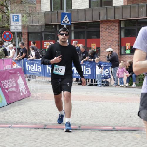 10.05.2026 - 8. Wedeler Halbmarathon Yannick Fuchs http://msf.ph/oto/9736156 10.05.2026 12:00:24 Ziel 72, 610, 820, 867 meine-sportfotos.de