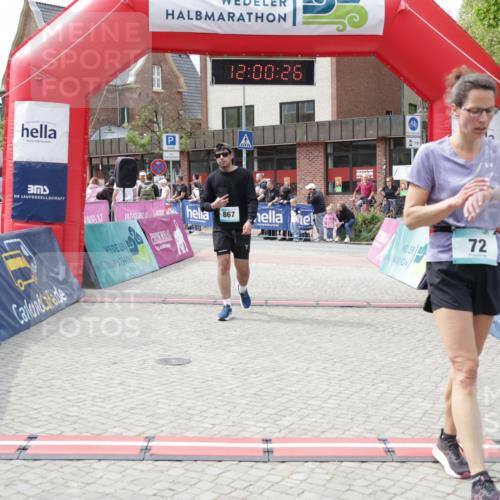 10.05.2026 - 8. Wedeler Halbmarathon Yannick Fuchs http://msf.ph/oto/9736160 10.05.2026 12:00:25 Ziel 72, 610, 820, 821, 867 meine-sportfotos.de