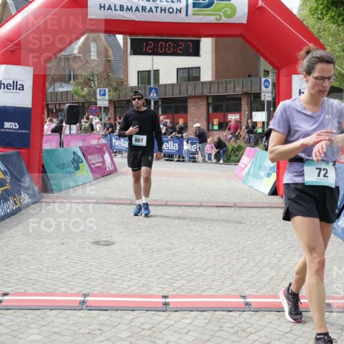 10.05.2026 - 8. Wedeler Halbmarathon Yannick Fuchs http://msf.ph/oto/9736161 10.05.2026 12:00:25 Ziel 72, 610, 820, 821, 867 meine-sportfotos.de