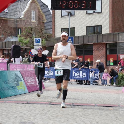 10.05.2026 - 8. Wedeler Halbmarathon Yannick Fuchs http://msf.ph/oto/9736165 10.05.2026 12:00:29 Ziel 610, 821, 867 meine-sportfotos.de