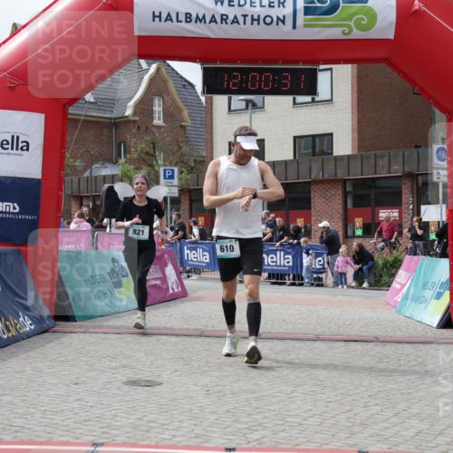 10.05.2026 - 8. Wedeler Halbmarathon Yannick Fuchs http://msf.ph/oto/9736169 10.05.2026 12:00:29 Ziel 610, 821, 867 meine-sportfotos.de