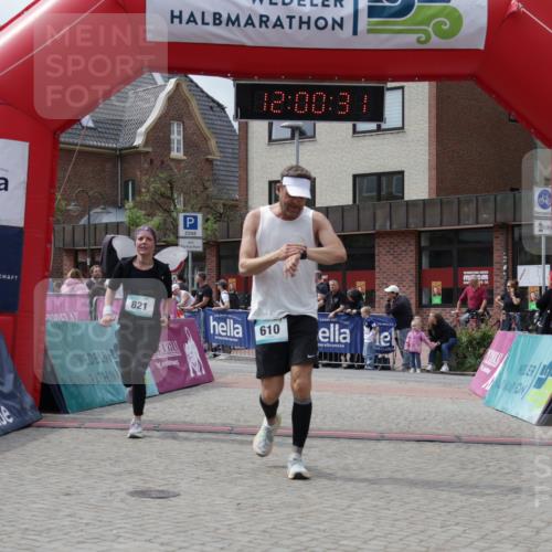 10.05.2026 - 8. Wedeler Halbmarathon Yannick Fuchs http://msf.ph/oto/9736170 10.05.2026 12:00:29 Ziel 610, 821, 867 meine-sportfotos.de