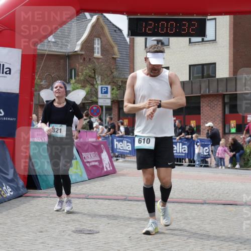 10.05.2026 - 8. Wedeler Halbmarathon Yannick Fuchs http://msf.ph/oto/9736172 10.05.2026 12:00:30 Ziel 469, 610, 821, 867 meine-sportfotos.de