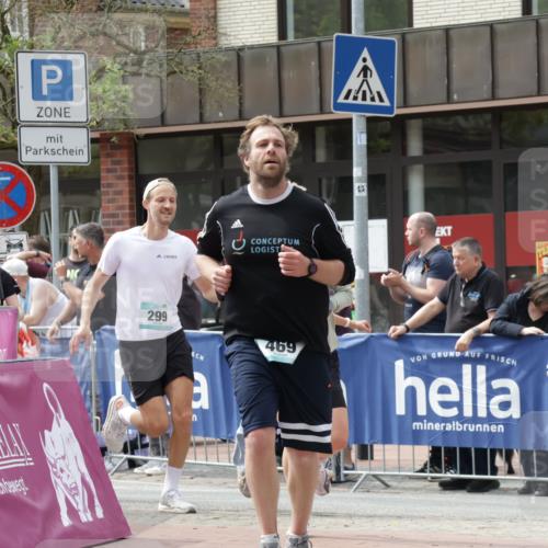 10.05.2026 - 8. Wedeler Halbmarathon Yannick Fuchs http://msf.ph/oto/9736178 10.05.2026 12:00:33 Ziel 299, 395, 469, 610, 821, 899 meine-sportfotos.de