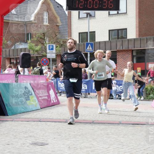 10.05.2026 - 8. Wedeler Halbmarathon Yannick Fuchs http://msf.ph/oto/9736185 10.05.2026 12:00:34 Ziel 281, 299, 395, 469, 610, 821, 899 meine-sportfotos.de