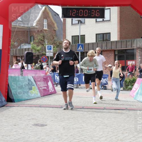 10.05.2026 - 8. Wedeler Halbmarathon Yannick Fuchs http://msf.ph/oto/9736186 10.05.2026 12:00:34 Ziel 281, 299, 395, 469, 610, 821, 899 meine-sportfotos.de