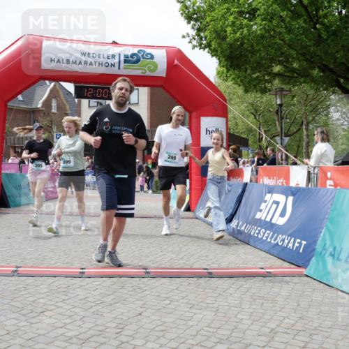 10.05.2026 - 8. Wedeler Halbmarathon Yannick Fuchs http://msf.ph/oto/9736195 10.05.2026 12:00:36 Ziel 281, 299, 395, 469, 899 meine-sportfotos.de