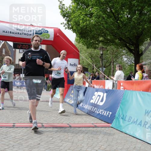 10.05.2026 - 8. Wedeler Halbmarathon Yannick Fuchs http://msf.ph/oto/9736196 10.05.2026 12:00:36 Ziel 281, 299, 395, 469, 899 meine-sportfotos.de