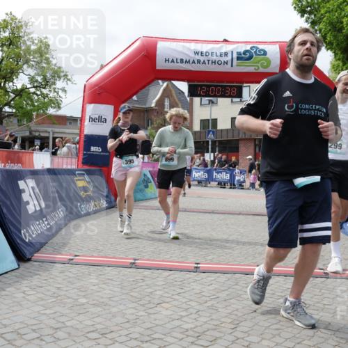 10.05.2026 - 8. Wedeler Halbmarathon Yannick Fuchs http://msf.ph/oto/9736199 10.05.2026 12:00:37 Ziel 281, 299, 395, 469, 899 meine-sportfotos.de
