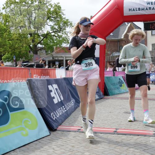 10.05.2026 - 8. Wedeler Halbmarathon Yannick Fuchs http://msf.ph/oto/9736202 10.05.2026 12:00:37 Ziel 281, 299, 395, 469, 899 meine-sportfotos.de