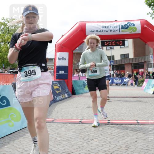 10.05.2026 - 8. Wedeler Halbmarathon Yannick Fuchs http://msf.ph/oto/9736205 10.05.2026 12:00:38 Ziel 281, 299, 395, 469, 899 meine-sportfotos.de