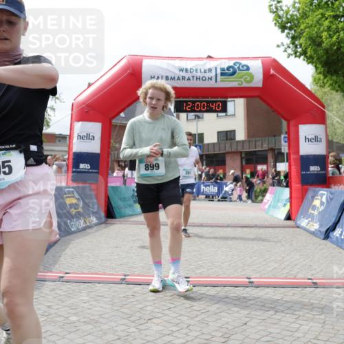 10.05.2026 - 8. Wedeler Halbmarathon Yannick Fuchs http://msf.ph/oto/9736206 10.05.2026 12:00:38 Ziel 281, 299, 395, 469, 899 meine-sportfotos.de