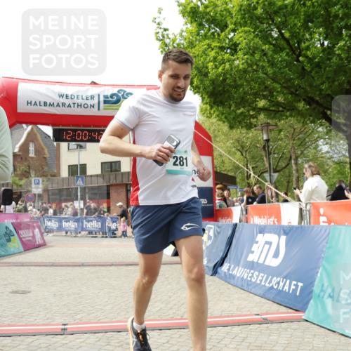 10.05.2026 - 8. Wedeler Halbmarathon Yannick Fuchs http://msf.ph/oto/9736208 10.05.2026 12:00:40 Ziel 281, 299, 395, 469, 899, 2051, 2052 meine-sportfotos.de