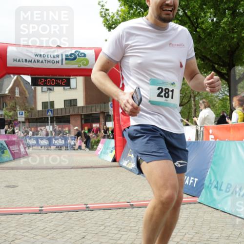 10.05.2026 - 8. Wedeler Halbmarathon Yannick Fuchs http://msf.ph/oto/9736210 10.05.2026 12:00:40 Ziel 281, 299, 395, 469, 899, 2051, 2052 meine-sportfotos.de