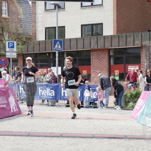 10.05.2026 - 8. Wedeler Halbmarathon Yannick Fuchs http://msf.ph/oto/9736213 10.05.2026 12:00:43 Ziel 281, 2051, 2052 meine-sportfotos.de
