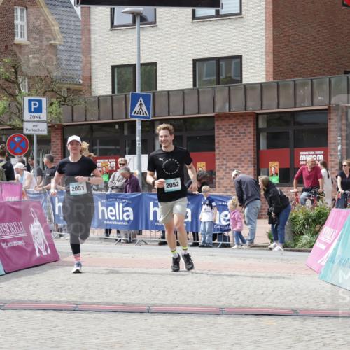 10.05.2026 - 8. Wedeler Halbmarathon Yannick Fuchs http://msf.ph/oto/9736214 10.05.2026 12:00:43 Ziel 281, 2051, 2052 meine-sportfotos.de