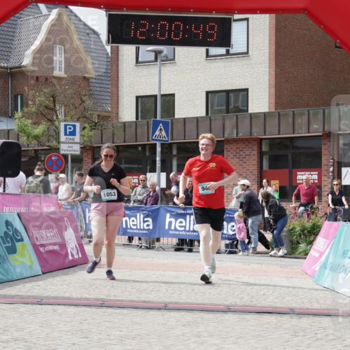 10.05.2026 - 8. Wedeler Halbmarathon Yannick Fuchs http://msf.ph/oto/9736232 10.05.2026 12:00:47 Ziel 491, 946, 1053, 2051, 2052 meine-sportfotos.de