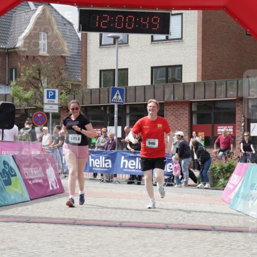 10.05.2026 - 8. Wedeler Halbmarathon Yannick Fuchs http://msf.ph/oto/9736233 10.05.2026 12:00:47 Ziel 491, 946, 1053, 2051, 2052 meine-sportfotos.de