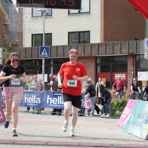 10.05.2026 - 8. Wedeler Halbmarathon Yannick Fuchs http://msf.ph/oto/9736234 10.05.2026 12:00:47 Ziel 491, 946, 1053, 2051, 2052 meine-sportfotos.de