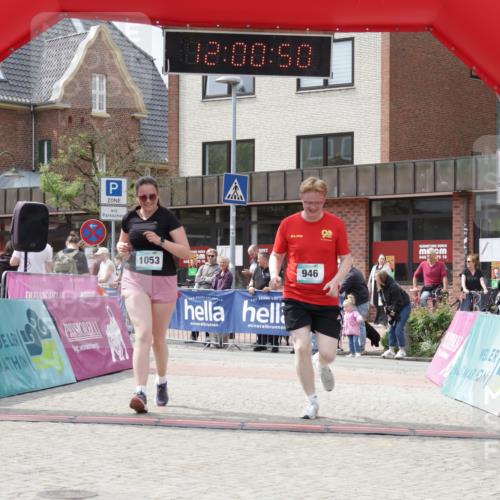 10.05.2026 - 8. Wedeler Halbmarathon Yannick Fuchs http://msf.ph/oto/9736236 10.05.2026 12:00:48 Ziel 491, 946, 1053, 2051, 2052 meine-sportfotos.de