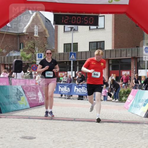 10.05.2026 - 8. Wedeler Halbmarathon Yannick Fuchs http://msf.ph/oto/9736238 10.05.2026 12:00:48 Ziel 491, 946, 1053, 2051, 2052 meine-sportfotos.de