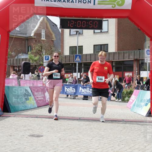 10.05.2026 - 8. Wedeler Halbmarathon Yannick Fuchs http://msf.ph/oto/9736239 10.05.2026 12:00:48 Ziel 491, 946, 1053, 2051, 2052 meine-sportfotos.de