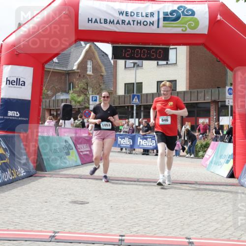 10.05.2026 - 8. Wedeler Halbmarathon Yannick Fuchs http://msf.ph/oto/9736240 10.05.2026 12:00:48 Ziel 491, 946, 1053, 2051, 2052 meine-sportfotos.de