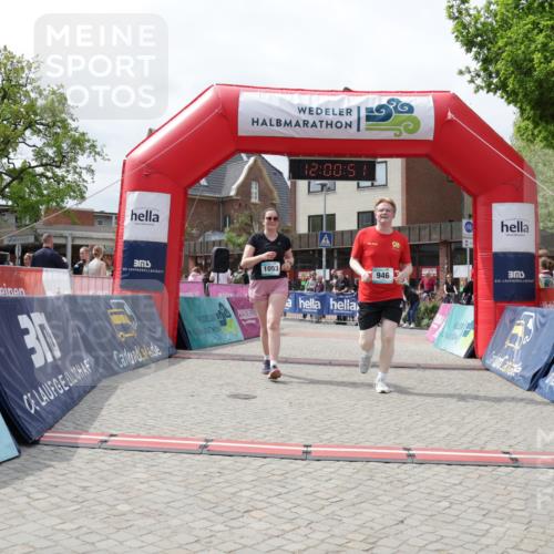 10.05.2026 - 8. Wedeler Halbmarathon Yannick Fuchs http://msf.ph/oto/9736242 10.05.2026 12:00:49 Ziel 491, 946, 1053, 2051, 2052 meine-sportfotos.de