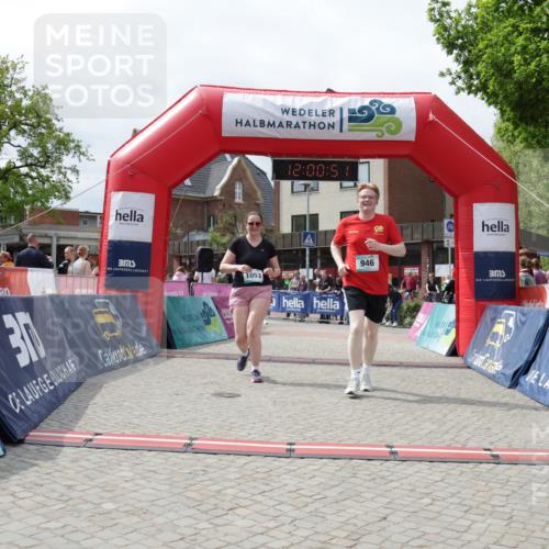 10.05.2026 - 8. Wedeler Halbmarathon Yannick Fuchs http://msf.ph/oto/9736243 10.05.2026 12:00:49 Ziel 491, 946, 1053, 2051, 2052 meine-sportfotos.de