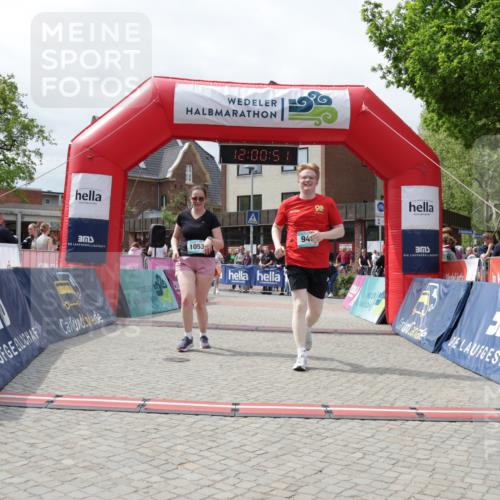 10.05.2026 - 8. Wedeler Halbmarathon Yannick Fuchs http://msf.ph/oto/9736244 10.05.2026 12:00:49 Ziel 491, 946, 1053, 2051, 2052 meine-sportfotos.de