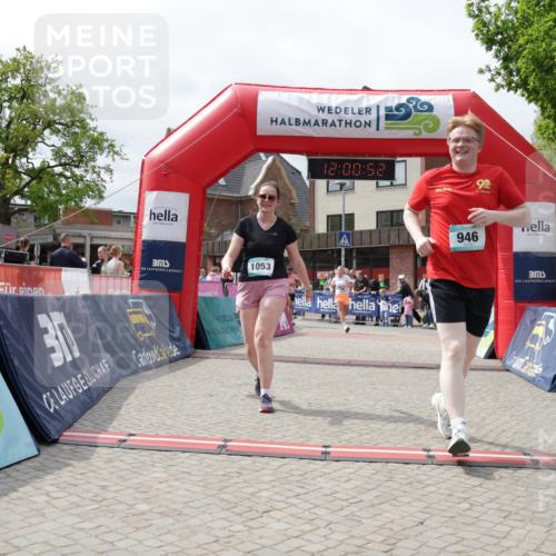 10.05.2026 - 8. Wedeler Halbmarathon Yannick Fuchs http://msf.ph/oto/9736246 10.05.2026 12:00:50 Ziel 491, 946, 1053, 2051, 2052 meine-sportfotos.de