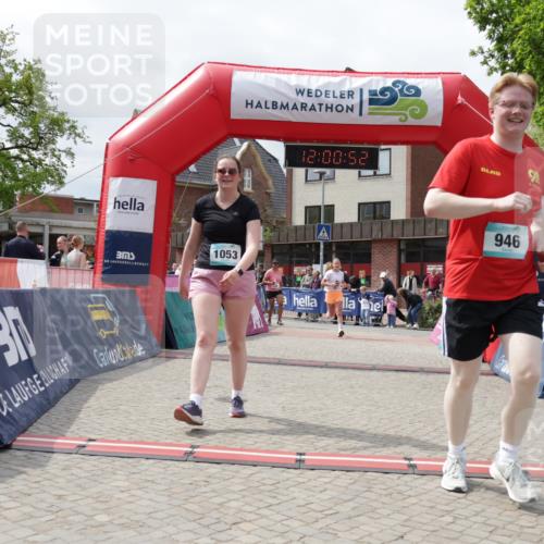 10.05.2026 - 8. Wedeler Halbmarathon Yannick Fuchs http://msf.ph/oto/9736248 10.05.2026 12:00:50 Ziel 491, 946, 1053, 2051, 2052 meine-sportfotos.de