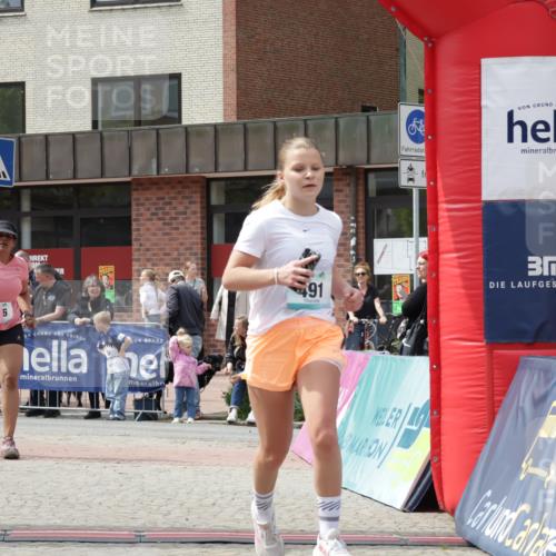 10.05.2026 - 8. Wedeler Halbmarathon Yannick Fuchs http://msf.ph/oto/9736250 10.05.2026 12:00:52 Ziel 159, 491, 686, 946, 1053 meine-sportfotos.de