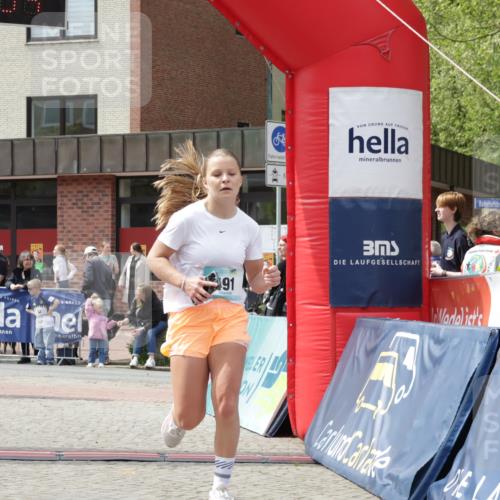 10.05.2026 - 8. Wedeler Halbmarathon Yannick Fuchs http://msf.ph/oto/9736251 10.05.2026 12:00:52 Ziel 159, 491, 686, 946, 1053 meine-sportfotos.de