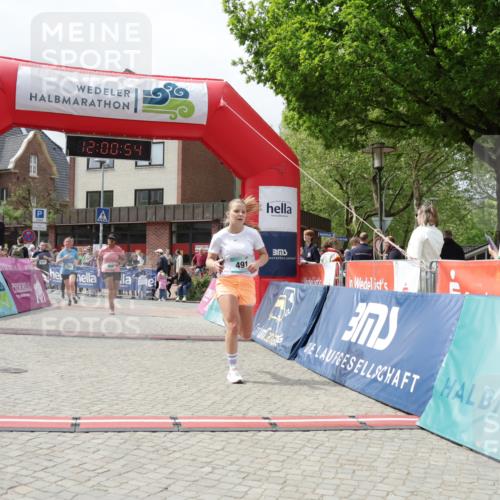 10.05.2026 - 8. Wedeler Halbmarathon Yannick Fuchs http://msf.ph/oto/9736253 10.05.2026 12:00:53 Ziel 159, 215, 216, 491, 686, 946, 1053 meine-sportfotos.de