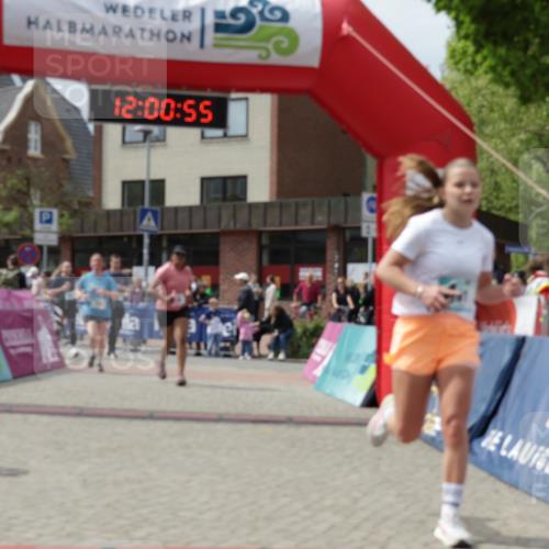 10.05.2026 - 8. Wedeler Halbmarathon Yannick Fuchs http://msf.ph/oto/9736255 10.05.2026 12:00:53 Ziel 159, 215, 216, 491, 686, 946, 1053 meine-sportfotos.de